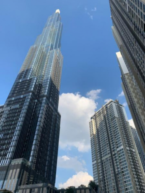Landmark 81-10.20